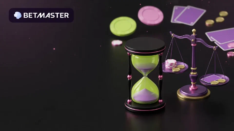 Reloj de arena junto a una balanza pequeña, con fichas moradas y cartas y el logotipo de Betmaster en un fondo oscuro.